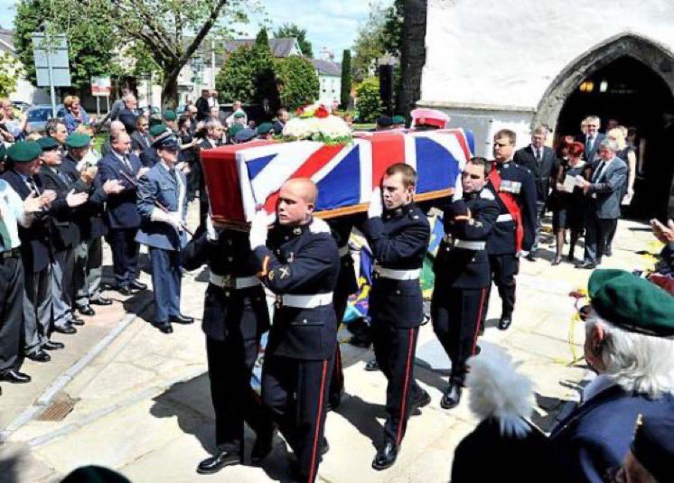 Nigel’s funeral, which was held at St Peter’s Church, brought Carmarthen to a standstill and the church was packed with more than 500 people and hundreds more mourners spilled out into the street 😢💔 Thank you for your service Nigel ❤️ Lest we forget 🇬🇧