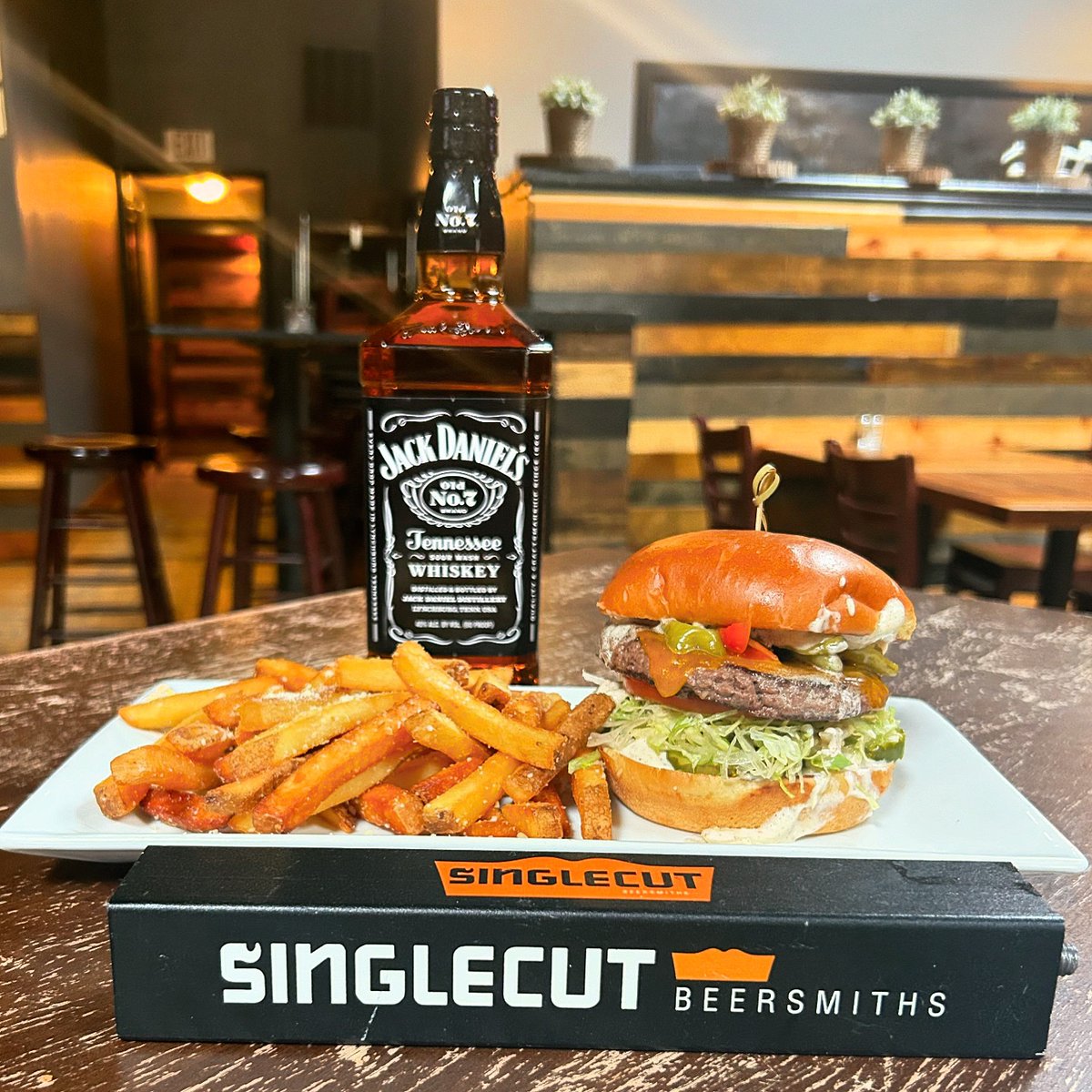 🚨 Every Tuesday… A burger, a beer & a whiskey - all for just $20! Tonight: 🍔 𝐀 𝐁𝐮𝐫𝐠𝐞𝐫 - Cheddar, Long Hots, Lettuce, Tomato, Pickles, Whiskey Aioli, Truffle Parm Fries 🍺 𝐀 𝐁𝐞𝐞𝐫 - SingleCut 18-Watt Session IPA 🥃 𝐀 𝐖𝐡𝐢𝐬𝐤𝐞𝐲 - Jack Daniel’s #urbansaloon