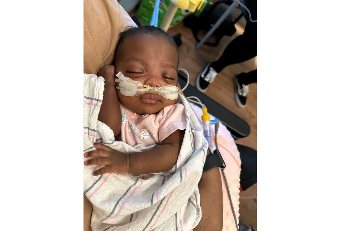 `Micropreemie' baby who weighed just over 1 pound at birth goes home from Illinois hospital independent.co.uk/news/ap-illino…