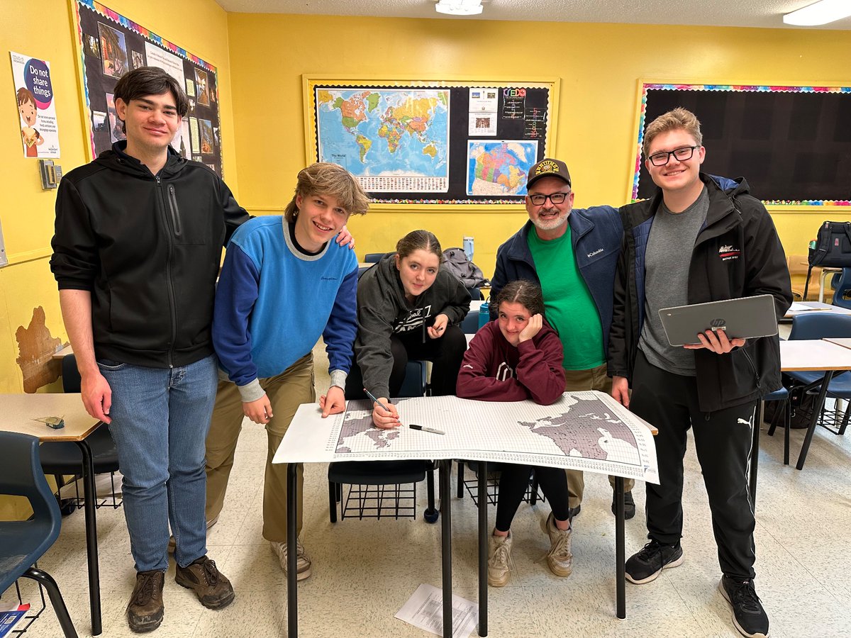 Canadian Raven KASTER Team plotting the course of our miniboat at our team meeting today! @FRJHschool @QEPioneers @NLSchoolsCA @miniboats @CPAcla1 @IrlEmbCanada @IrlAmbCanada