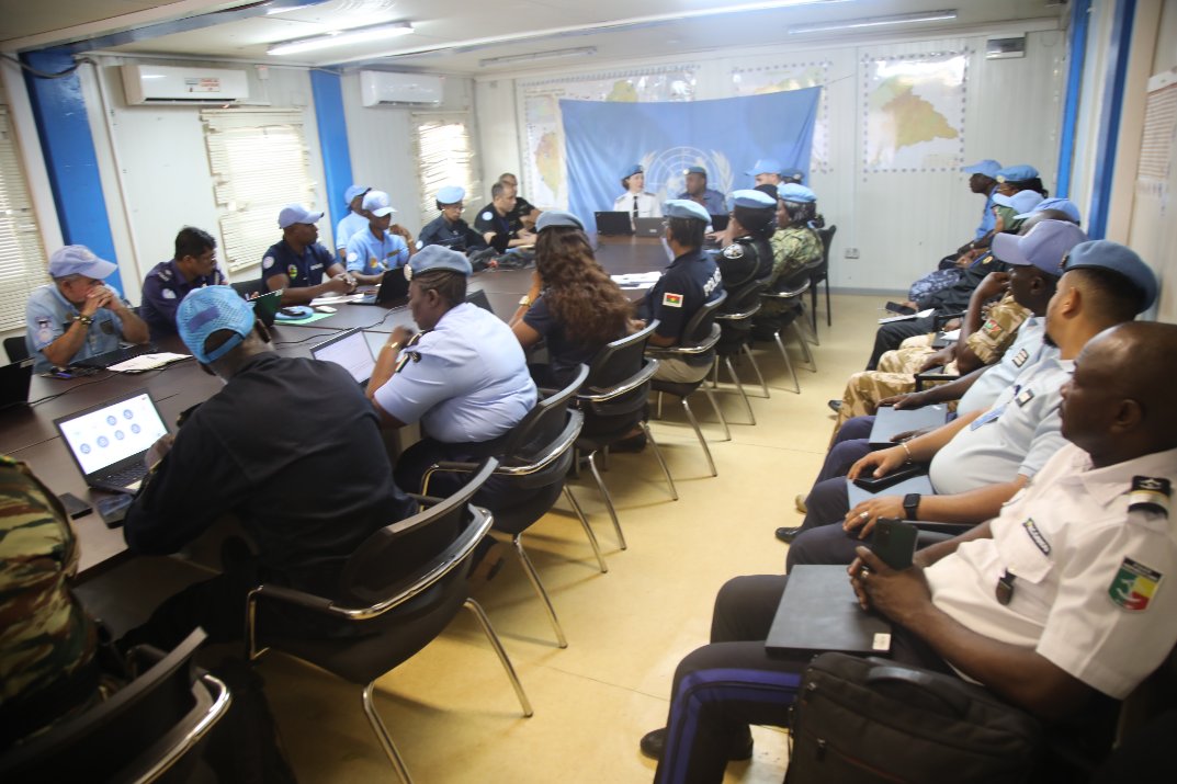 This 05/14, the MPCS and MPKI delegations from #New York, held a meeting in person and by MS teams bringing together sector commanders and team leaders @UNPOL #MINUSCA. They discussed the new configuration of UNPOL in relation to the #FSI👮👮‍♀️🇨🇫 on the ground.