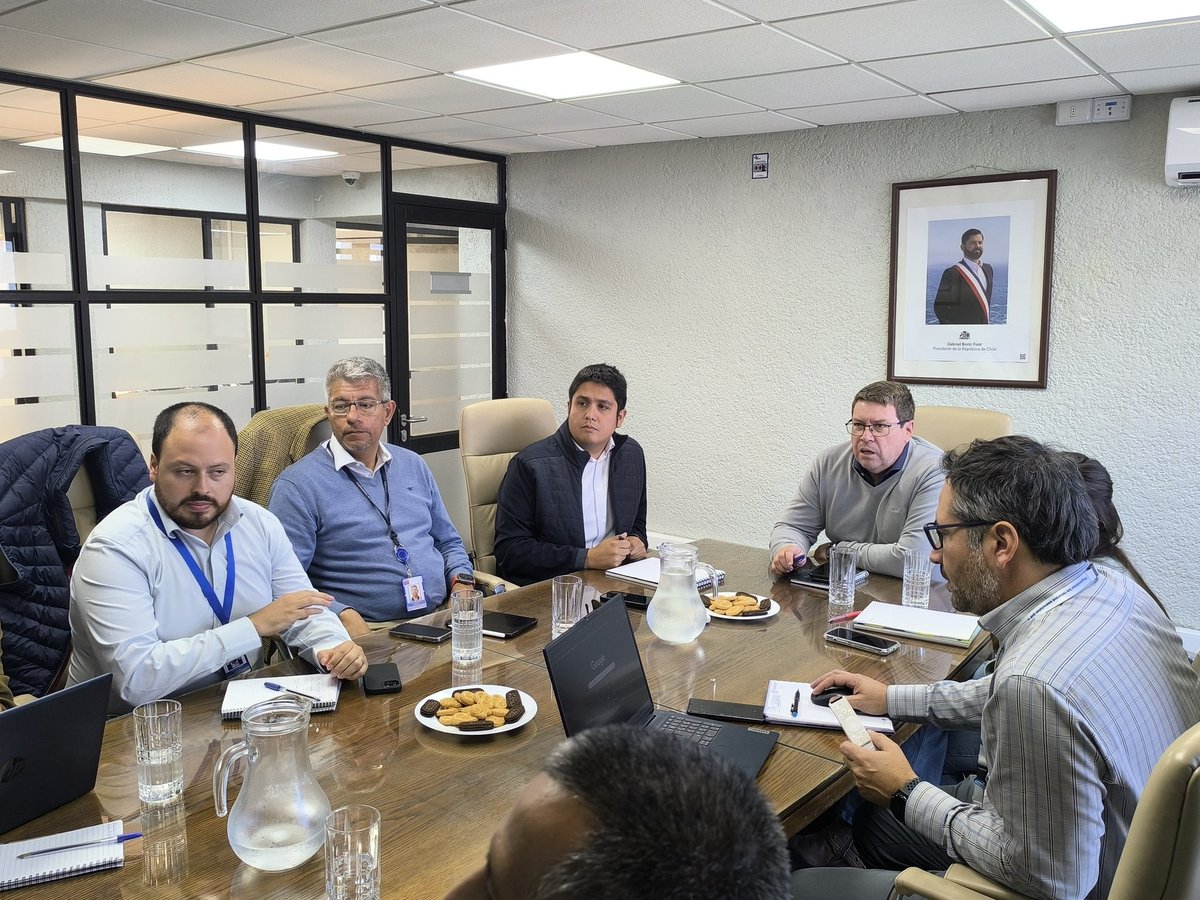 #AgendaMTT | El equipo de @MTTSectra y Seremi @pablomaturana se reúnen con @puertoarica para discutir opciones del anteproyecto de mejoramiento de costanera, sector puerto, y conexiones a playa Chinchorro. ¡Una mejor ciudad para diferentes transportes y peatones es posible!