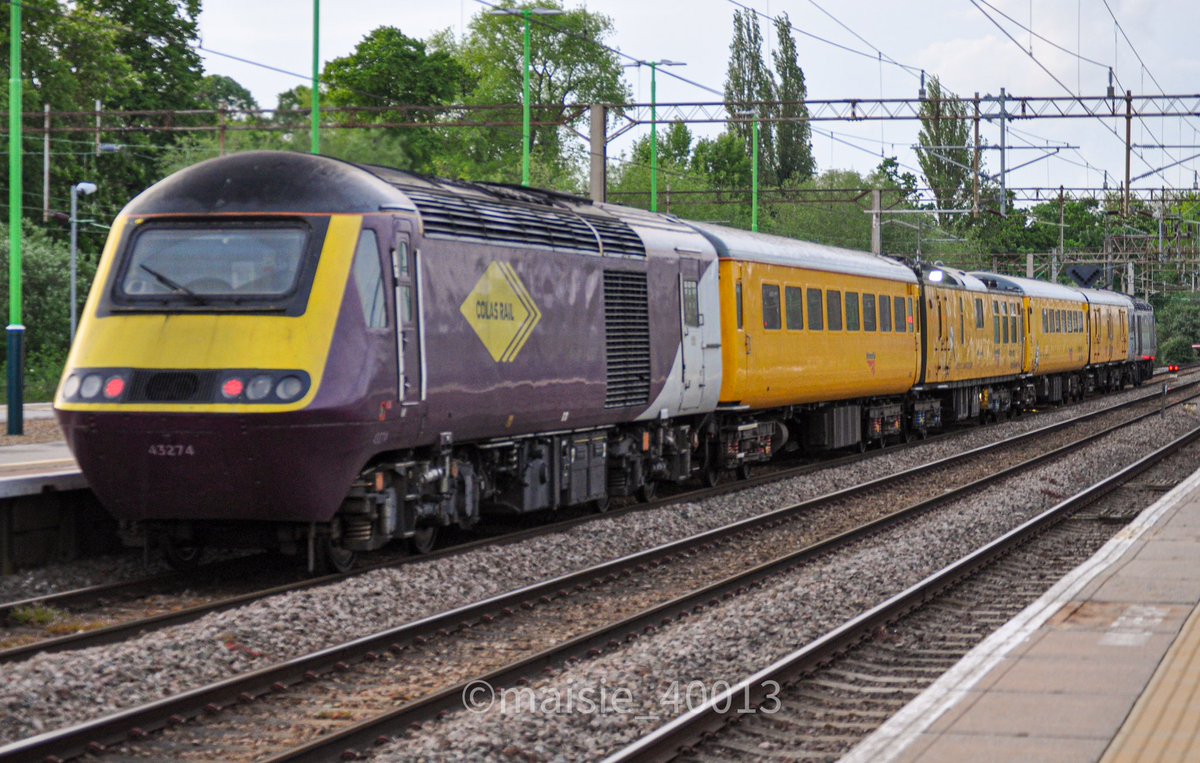 43357 & 43274 roll past Northampton working 1Q18 1428 Derby R.T.C.(Network Rail) to Derby R.T.C.(Network Rail)
14/05/2024
#class43 #hst #networkrail #Northampton #WCML
