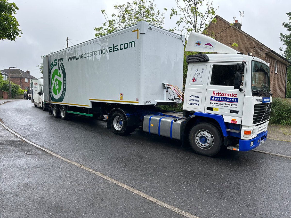 The international rescue button was pressed last night Another companies truck was broken down on woodhead Could we help? Friends/competitors Job done ! Temporary repair with a hosepipe to get it to our depot Oh and we took the trailer to its delivery too