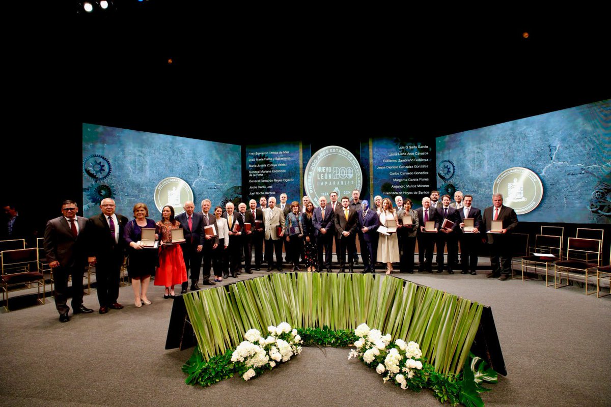 En estos #200AñosNL, entregamos la Presea del Estado de Nuevo León a los descendientes de las mujeres y los hombres que definieron la GRANDEZA de nuestro estado. Sin el esfuerzo de estos personajes, Nuevo León no sería la potencia que es hoy. ¡GRACIAS!