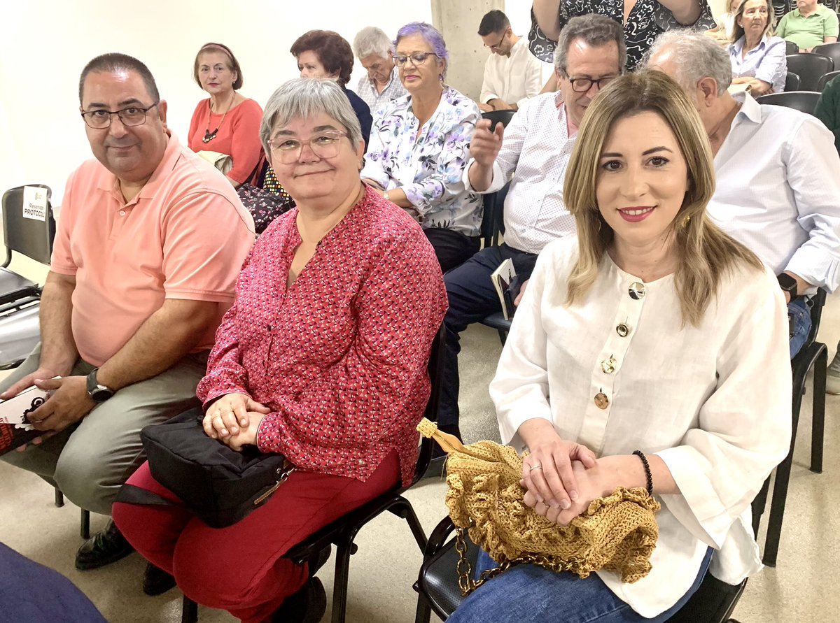 Hoy <a href="/PacoLMengual/">Paco López Mengual</a> nos presenta su último libro "Yo Maté al Caudillo y otros relatos", y como siempre, apoyamos a los artistas molinenses, y Paco es todo un icono de nuestra literatura y nuestra sociedad.

Gracias Paco por este libro que seguro no será un éxito mas en tu carrera.