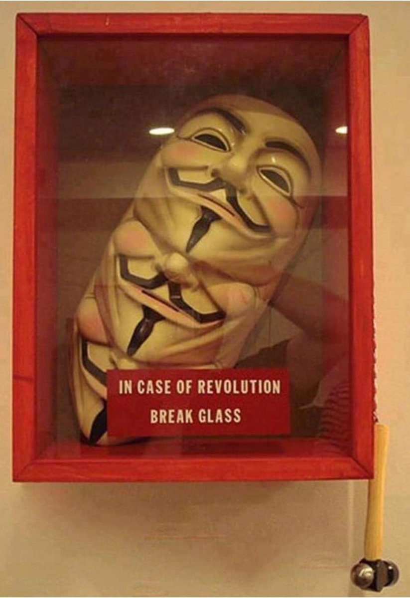#StreetArt and #Revolution :
In case of revolution break glass
#TheWallsAreSpeaking