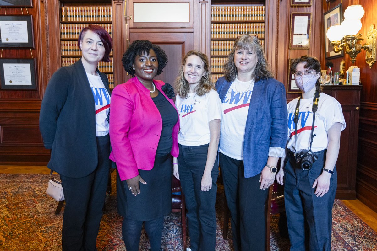 It was so great to meet with the @lwvpa on your #lwvpalobbyday to discuss your 2024 policy priorities of voting rights, reproductive justice & gun safety. Thank you for all of the work you do in our Commonwealth to advance & protect women’s & voting rights!❤️🤍💙