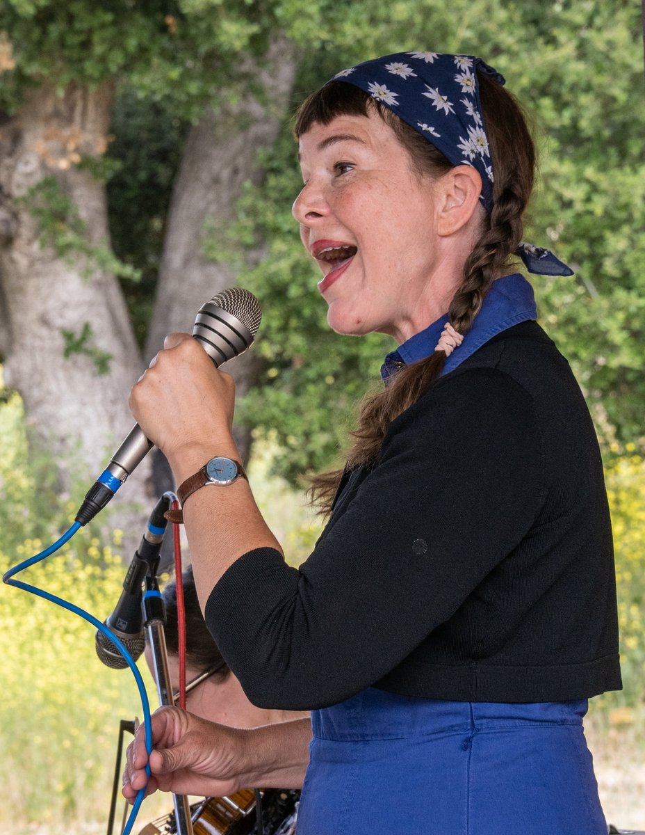 May 19 is #TopangaBanjoFiddle Contest and #FolkFestival, presented by @tinyporchconcerts in partnership with #SAMOFund Enjoy music and #familyfun at #KingGilletteRanch! samofund.org/outdoors-calen… or tinyporchconcerts.com for more information #musicfestival #livemusic #topanga