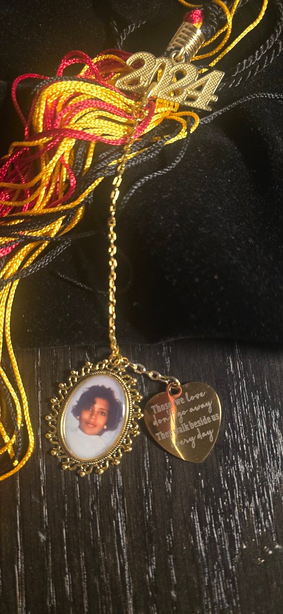 Get2knowART's tweet image. #UMGCGrad #MBA #masteredit #grad2024