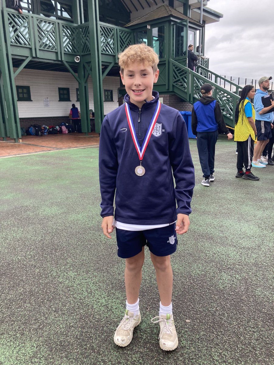 A fantastic day at the @ISASportEast Regional Atheltics! Some of our year 7s competed for the first time and came back with medals 👏 @IpswichHigh Lara 🥈 Hurdles Annabel 🥈 1500m Charlie 🥈 High Jump Freddie 🥈 Javelin