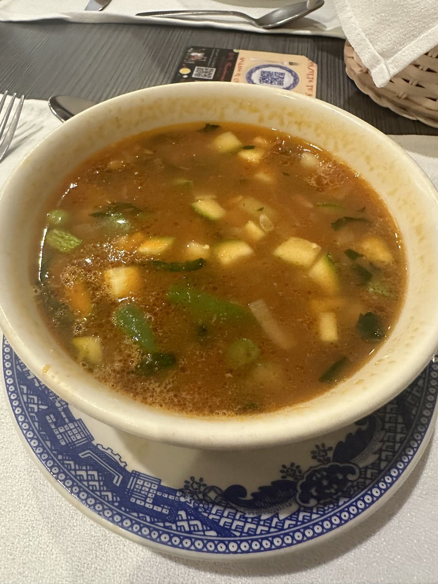 Mi primera sopa en México. ¿Esto pica o no? 😬