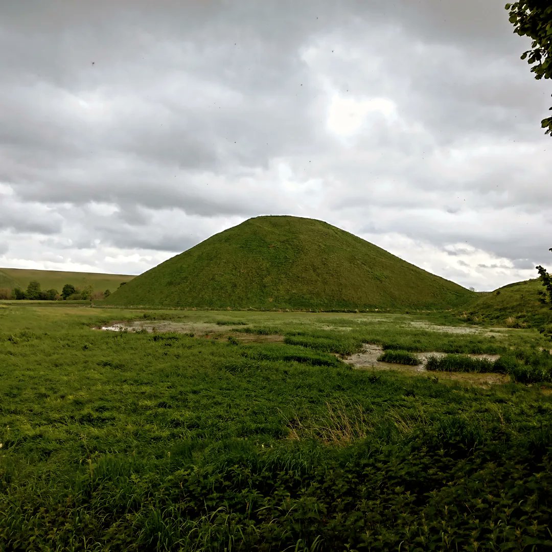 Silbury Hill #hillfort #wiltshire #avebury #localtourists #silburyhill #historiclandmark #history @nationaltrust @EnglishHeritage @AveburyNT