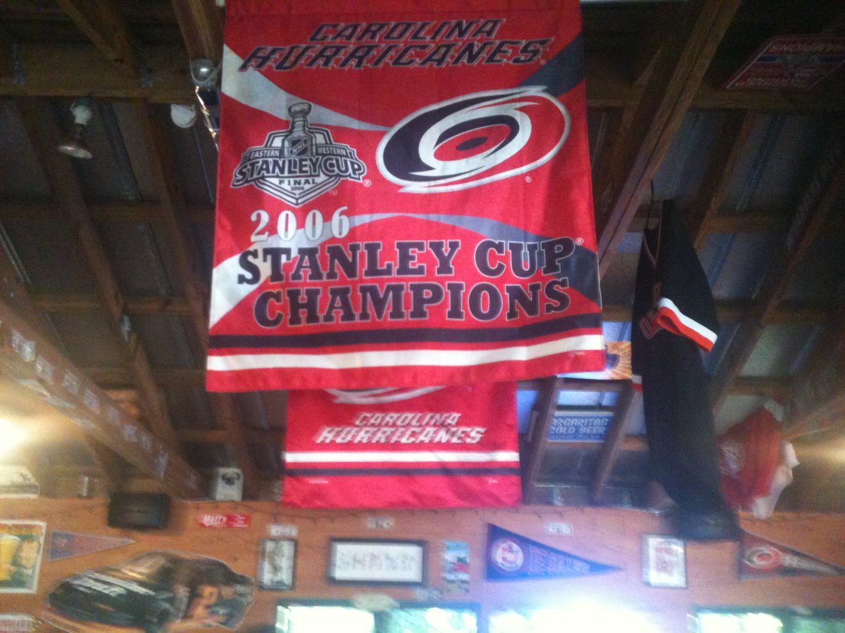 sshankatc's tweet image. Anything more iconic than Chuck sounding the siren 🚨 for game 6 in his domain❓