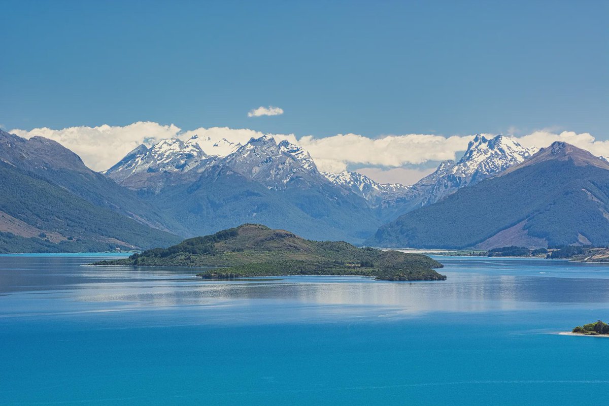 'Stunning view of Lake Wakatipu, New Zealand!'