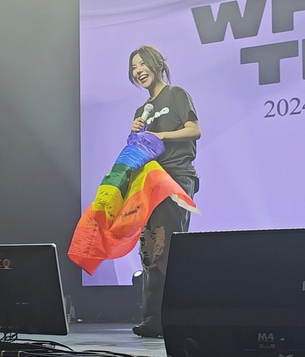 the fact that 10 years into their careers this is the first time we see a mamamoo member legitimately holding a pride flag and yet theyve been widely known for showing support and advocating for queer rights basically forever is wild and immensely heartwarming 🥹🩷