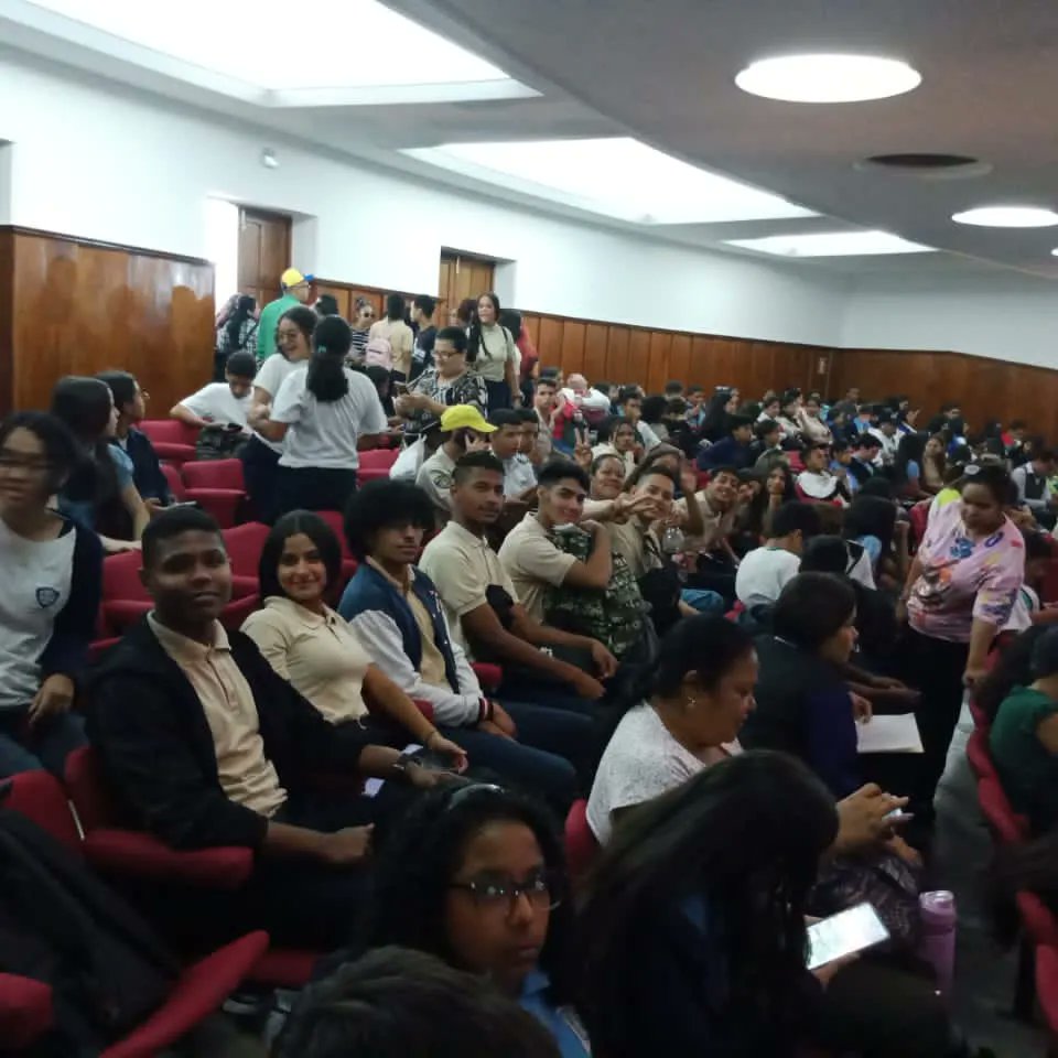 CDCE CARICUAO. Congreso  Estudiantil en el Fermín Toro . <a href="/_LaAvanzadora/">Yelitze Santaella</a> <a href="/GestionComunic/">Gestión Comunicacional</a> <a href="/gracielamarilis/">Graciela Rapisarda</a> <a href="/NicolasMaduro/">Nicolás Maduro</a>