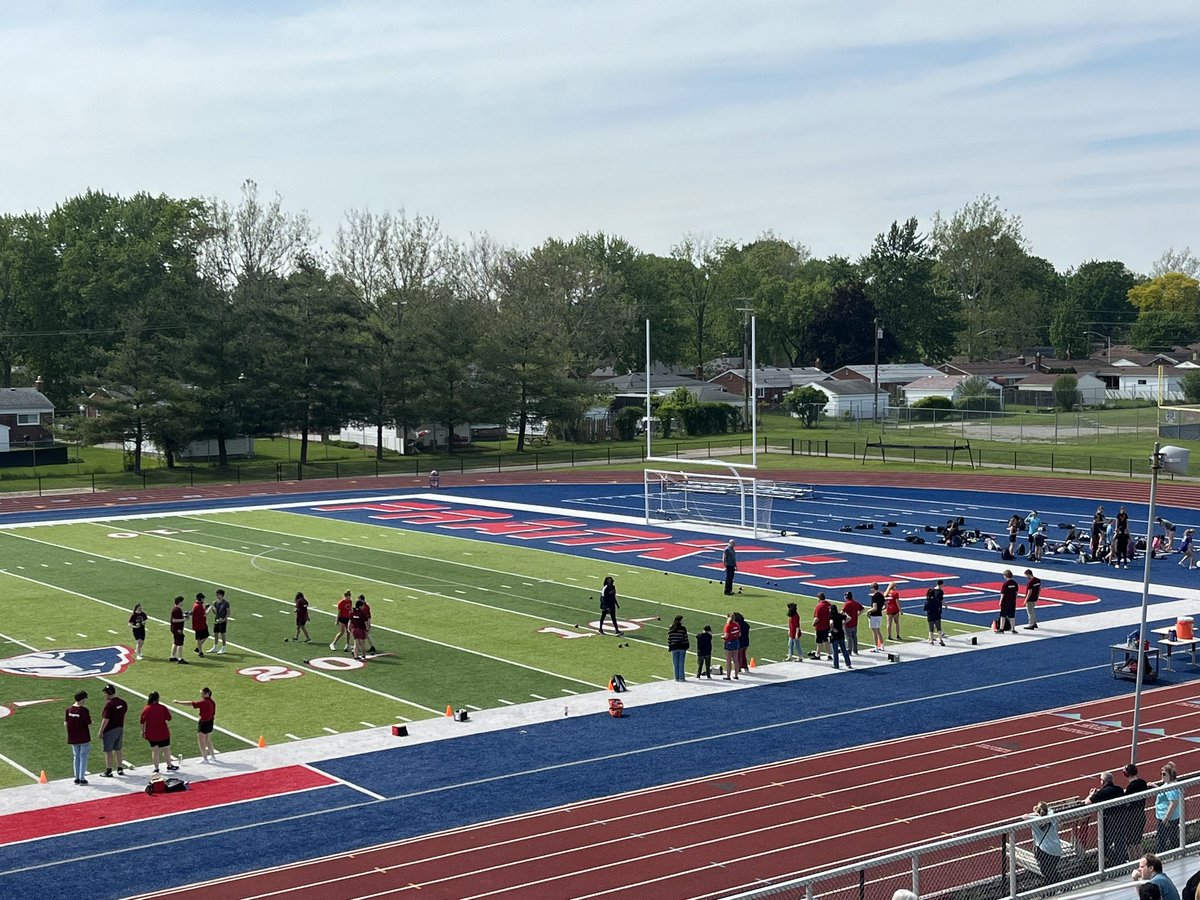 We’re happy to be hosting @Churchillgames and Berkley HS for Unified Bocce Ball! #FranklinMADE #AllMeansAll #LivoniaPRIDE @fhspatriots @LivoniaDistrict