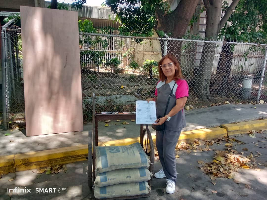 CDCE CARICUAO. Entrega de Materiales para el CEI DR RAFAEL VEGAS gracias presidente. <a href="/_LaAvanzadora/">Yelitze Santaella</a> <a href="/gestionperfecta/">Carmen Meléndez</a> <a href="/GestionComunic/">Gestión Comunicacional</a> <a href="/gracielamarilis/">Graciela Rapisarda</a> <a href="/Nahumfernandezm/">Nahum Fernández</a> <a href="/NicolasMaduro/">Nicolás Maduro</a>