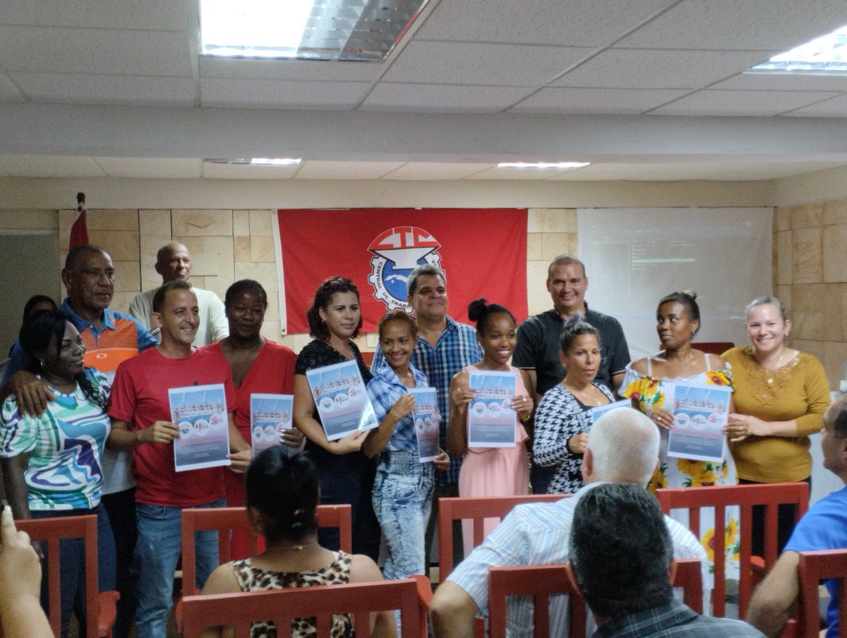 Con la presencia de @Armandocv781123 Sec del Comité prov. del Partido en #Cienfuegos , realiza la @CubaCentral  encuentro con dirigentes sindicales de las CTC y sus Sindicatos, los cuales fueron reconocidos por su activa participación en el desfile del #1roDeMayo
@Mayte_yera78