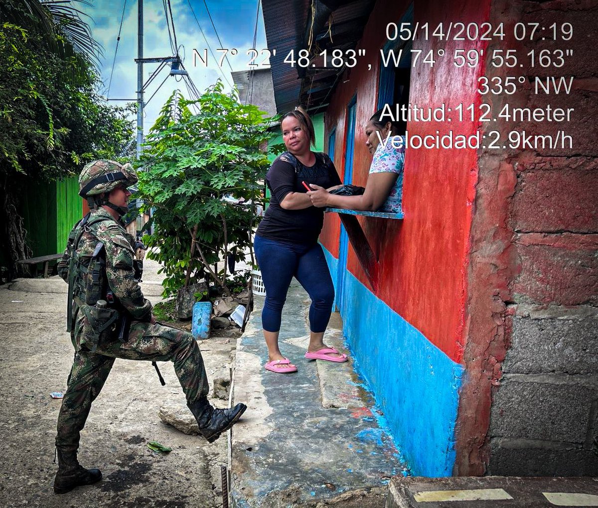 En cumplimiento del #PlanAyacucho, nuestros soldados de la #Brigada14 realizan control militar en el corregimiento del Charcón de Liberia, de Anorí, Antioquia, con el fin de desvirtuar la presencia de grupos armados ilegales en el sector.

#PatriaHonorLealtad