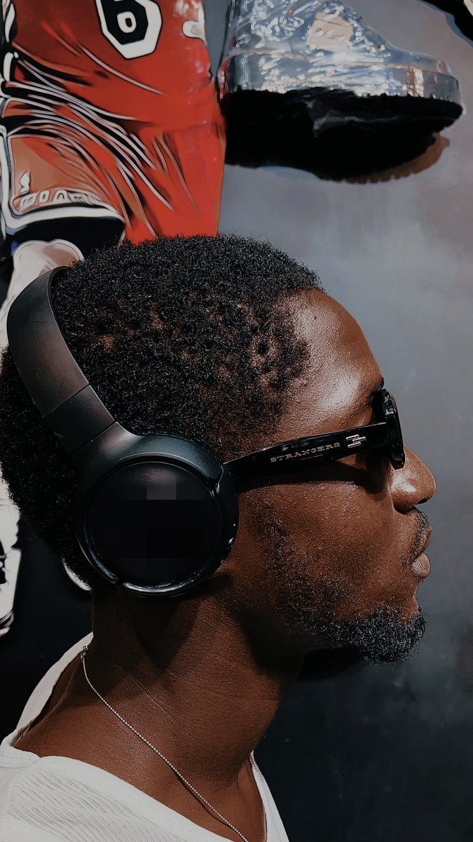 strangerstdku's tweet image. STRANGERS SUNGLASSES 
Color: BLACK