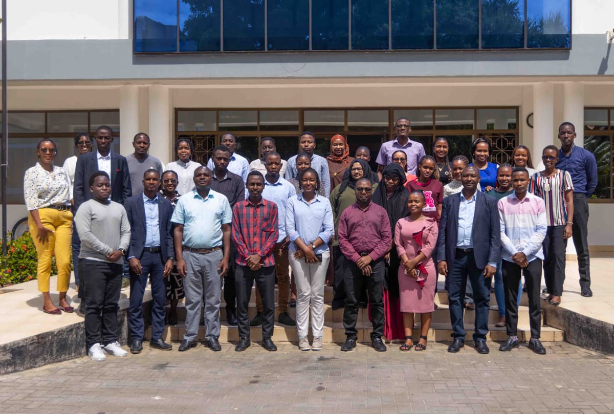 A look back at preprints workshop hosted by THGO in collaboration with BST @BiotechnologyTZ back in March. 

What do you know about preprints? Share your perspectives in the ongoing survey: forms.gle/xavX7CwbD964Ei…

#OpenScience
#preprints