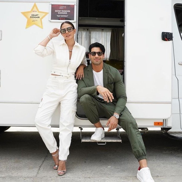 Başrollerini #DemetÖzdemir ve #ŞükrüÖzyıldız'ın paylaştığı #AşkTaktikleri'nin devam filmi Aşk Taktikleri 3'ün çekimlerinin Temmuz ayında başlaması planlanıyor. 📌
