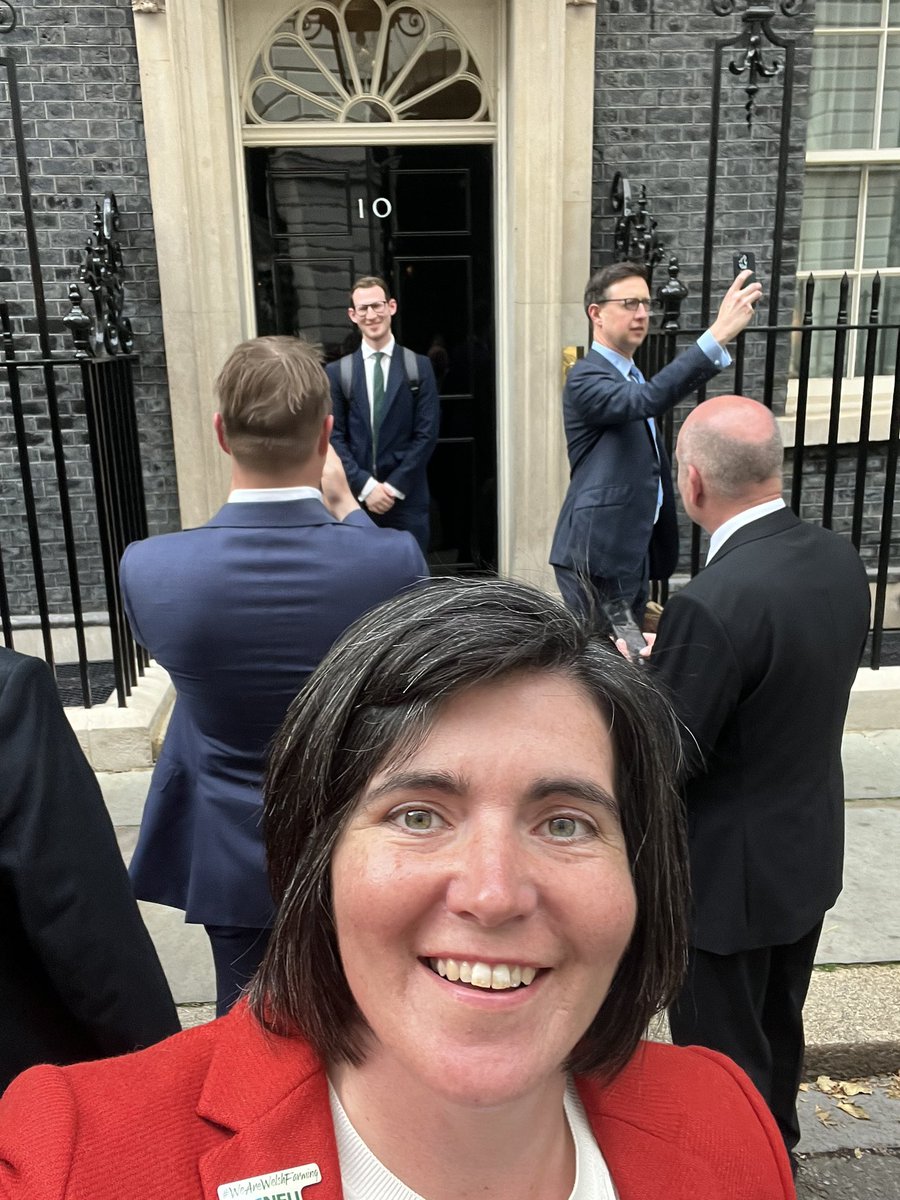 Great to catch up with @NFUtweets team at No.10 for the #FarmtoForkSummit reception Taking farming issues right to the UK Government Front Door 🚪 💪 Caught up with @ProagriLtd @mhssly @Robyn_Munt to name but a few 🙌 🇬🇧 #FeedingTheNation #BackBritishFarming