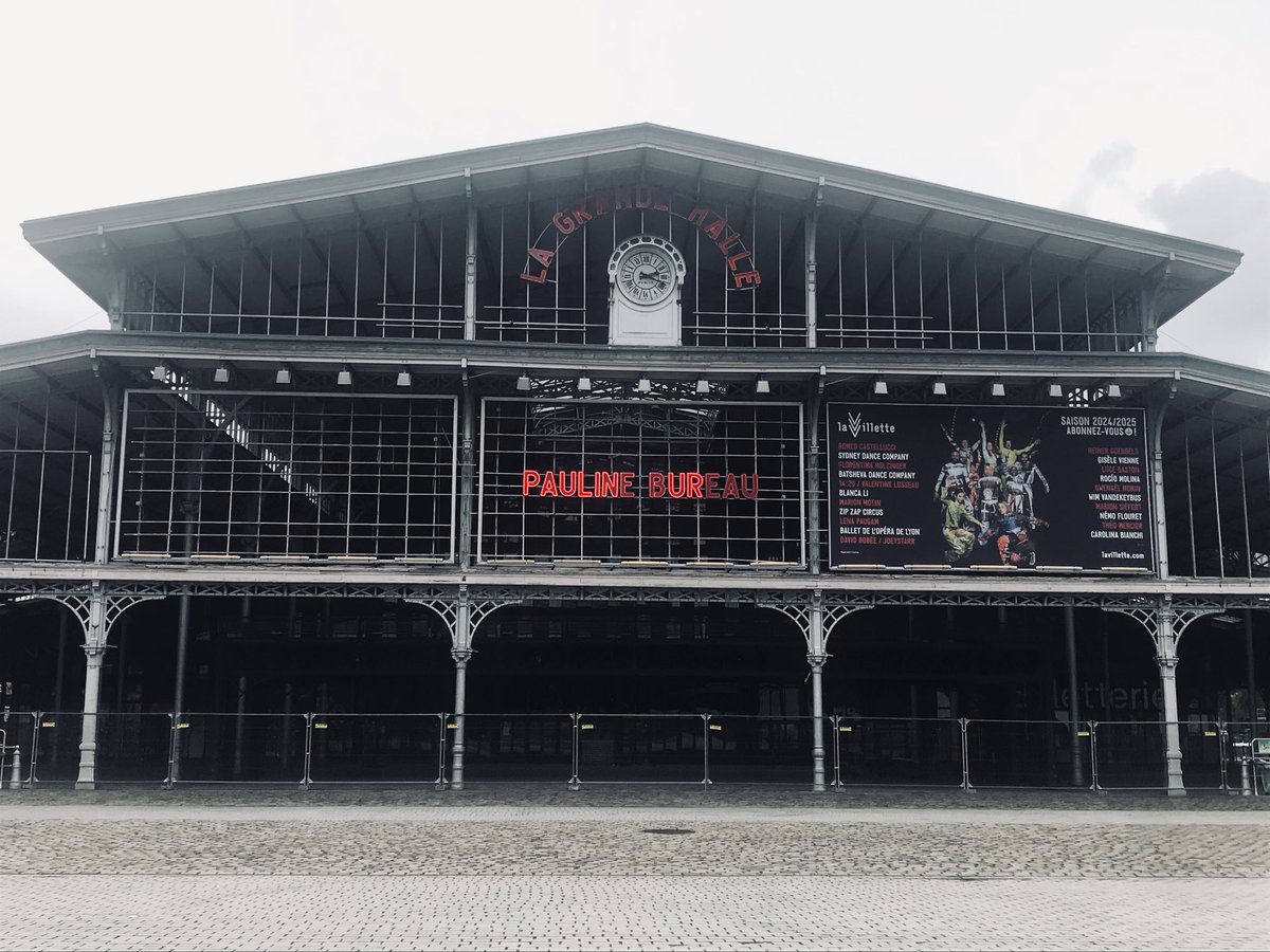 Ça dépote ! « Féminines » de Pauline Bureau à la grande halle de ⁦@LaVillette⁩ - de l’humour, du rythme, un texte engagé, l’impression de plonger dans un film. La représentation donne la pêche !