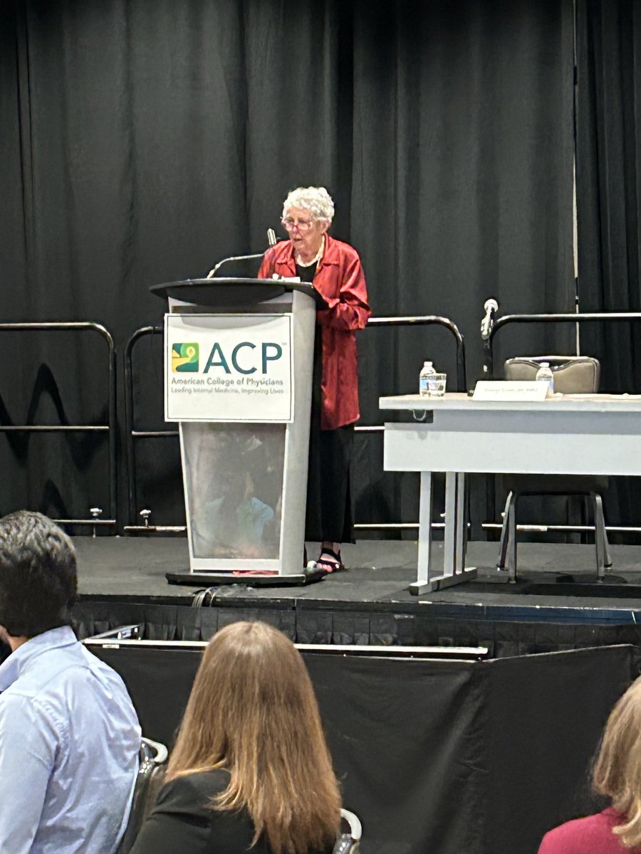 Dr. Donna Sweet, MACP, receiving the ACP PACS Award ⁦@Texas_ACP⁩ ⁦@ACPIMPhysicians⁩ ⁦@AcpKansas⁩ ⁦@sue_bornstein⁩