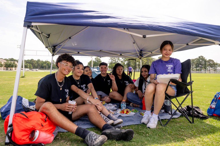 Thank you <a href="/KleinISDJasmine/">Jasmine Nguyen</a> for capturing these photos of me! Senior picnic was so fun. <a href="/KleinForest/">Klein Forest HS</a> thanks for putting this on to celebrate us seniors