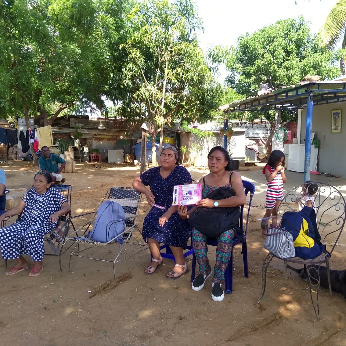 #MisionRobinson Zulia desarrollando el conversatorio 'La mujer activa del siglo XXI', realizado en la Parroquia Coquivacoa del Municipio Maracaibo 

#VenezuelaVaPaArriba
@NicolasMaduro
@_LaAvanzadora
@Sociabolivarian
@MisinRobinsonP2
@CDCEZULIA