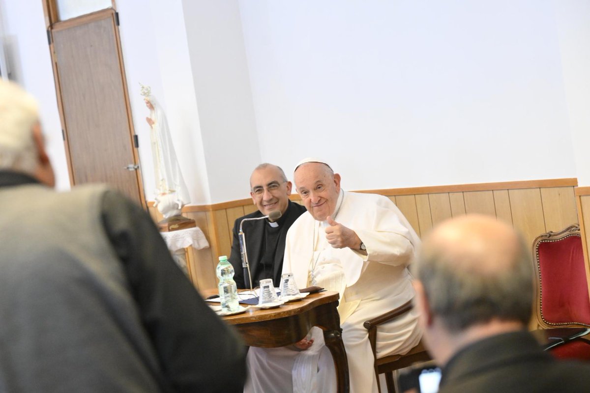 Pope Francis meets some 70 priests who were ordained 40 years ago or more for a closed-door conversation at the Roman parish of San Giuseppe al Trionfale, not far from Saint Peter’s Basilica. vaticannews.va/en/pope/news/2…