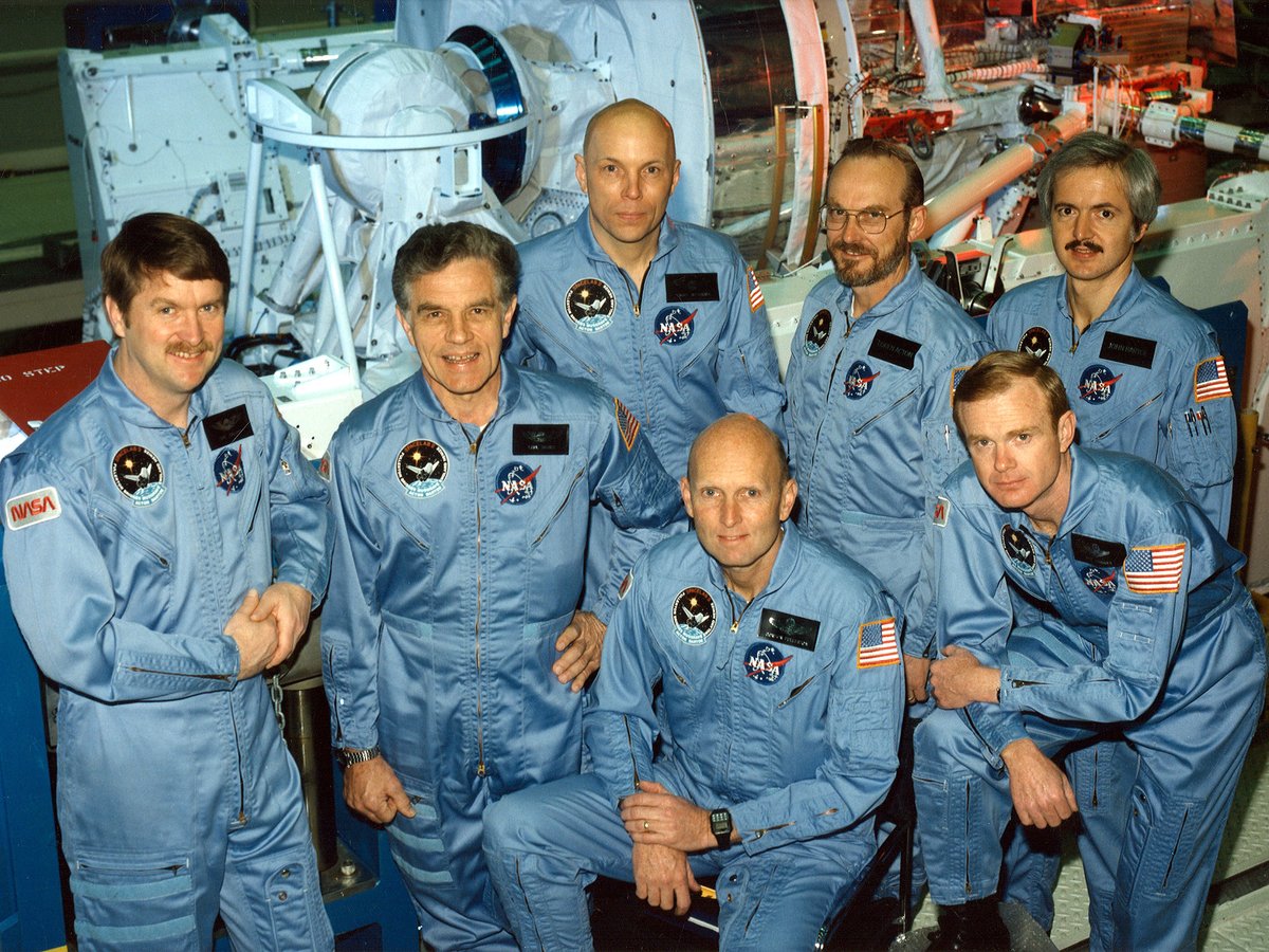 15 mai Joyeux anniversaire (82) à Anthony W. ''Tony'' England🎂🎂🎂 Sélection en août 1967 avec Groupe 6 de la NASA (il est le + jeune astronaute sélectionné par la NASA, à 25 ans) - un vol : STS-51F Un des invités de Space Quotes - Souvenirs d'espace spacemen1969.blogspot.com/2011/02/interv…