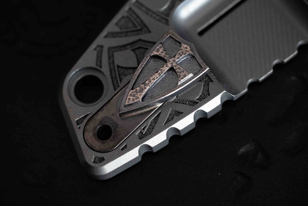 Just another tease of the Steel Flame project for Blade Show. 3-D tabs will be topping off this crusader theme.

Who’s excited to see these at Blade Show?

#rickhindererknives #hindererherd #madeintheusa #bladeshow #steelflameproject #crusader