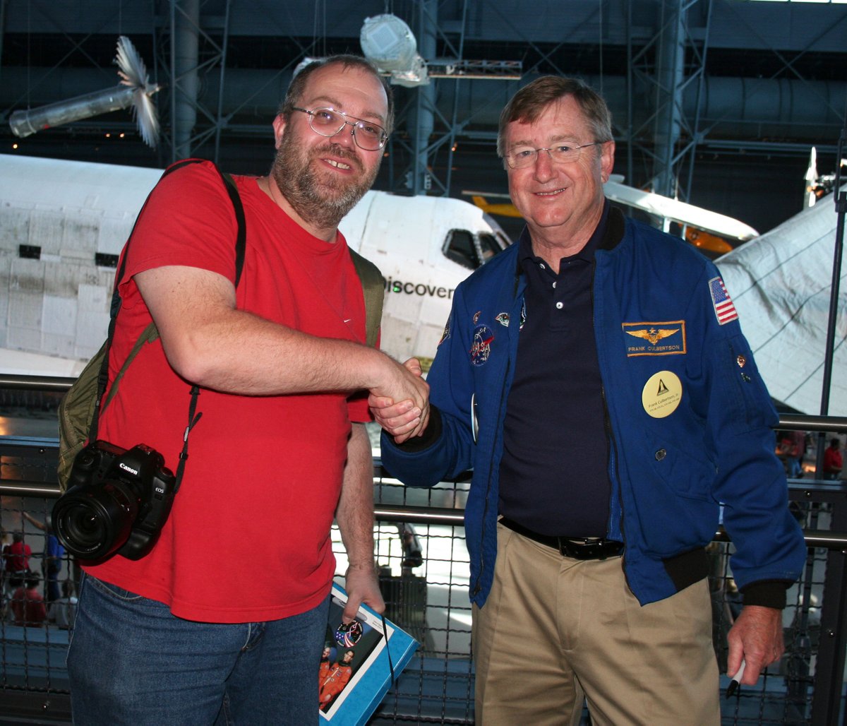 15 mai Joyeux anniversaire (75) à Frank L. Culbertson, Jr 🎂🎂🎂 (3 vols à son actif : STS-38 comme pilote / STS-51 en Commandant et Expedition 3 en Commandant soit 143 jours 14 heures 50 minutes dans l'espace)
