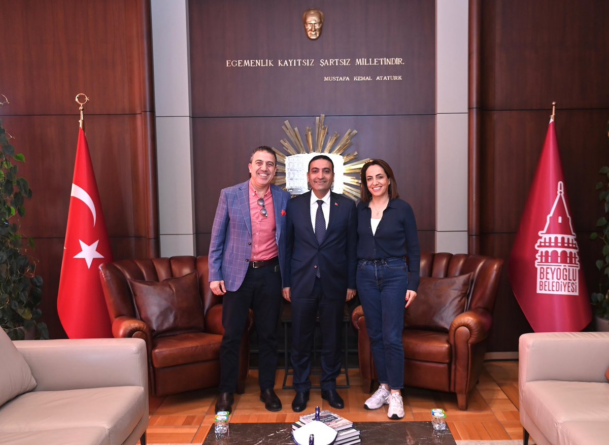 CHP Bursa Eski İl Başkanı @ismetkaracachp ve Eski CHP Kağıthane İlçe Başkanı Gökhan Pektaş ile kıymetli eşi Leyla Pektaş hayırlı olsun ziyaretinde bulundular. Nazik ziyaretleri için teşekkür ederim.