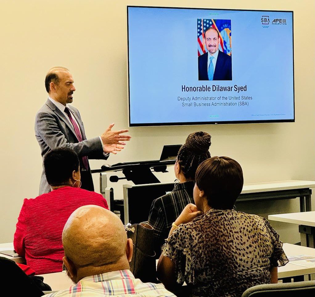 More small businesses should know: the U.S. government is the single largest purchaser of goods and services in the world—$700B per year. Thank you @GeorgiaTech APEX Accelerator and @BusinessDefense for your partnership, and inviting me to share @SBAgov contracting resources.