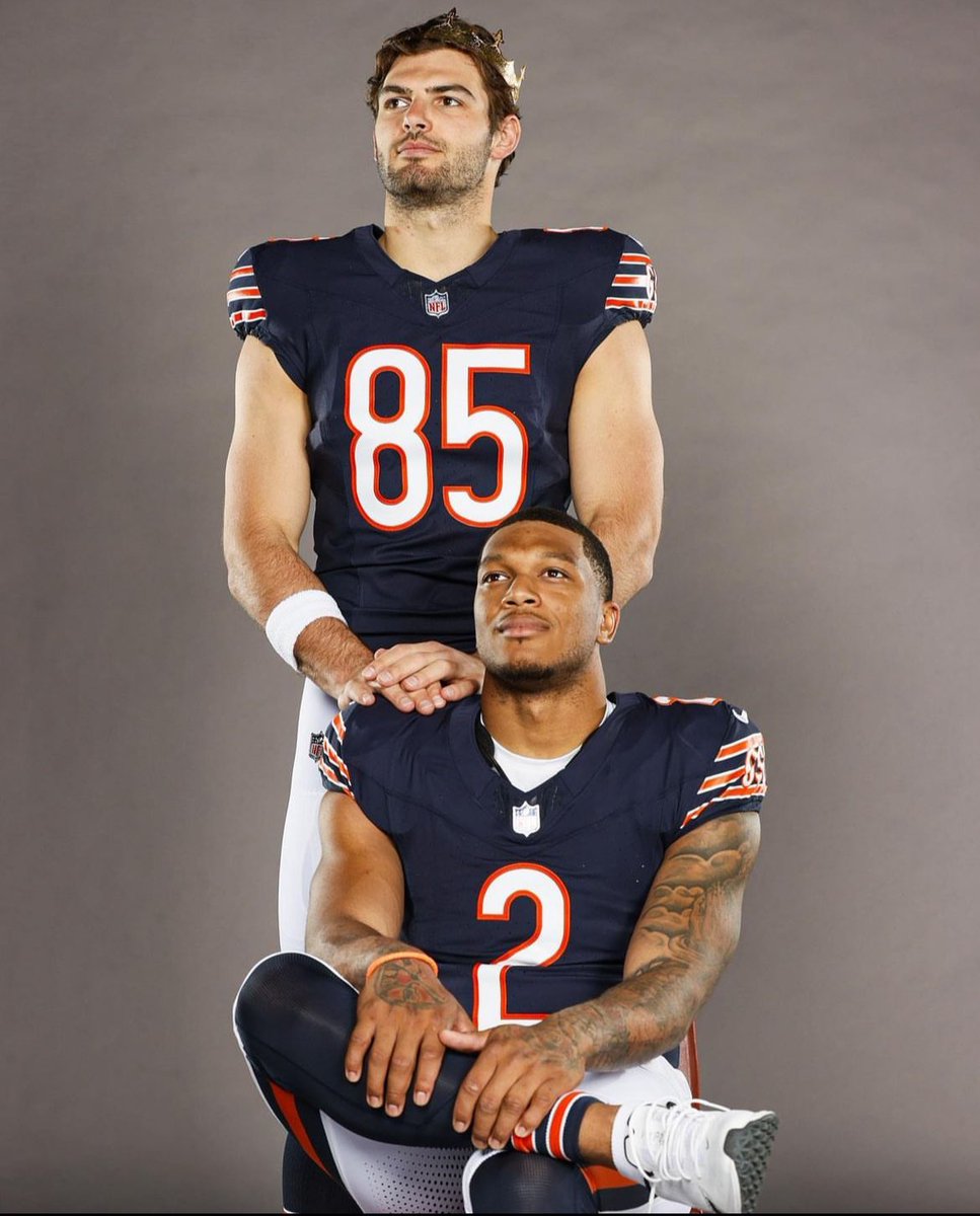 Did Cole Kmet and DJ Moore just become bestfriends? 🤣 (📸via @ChicagoBears)