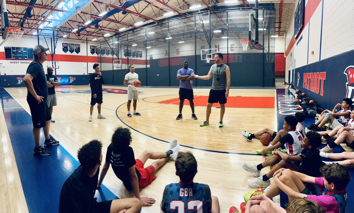 Gainesville Travel proud to have former team members @trey_nelson21 and <a href="/chasenelson_/">Chase Nelson</a>  come back and mentor our 6th grade boys travel team.   Family!