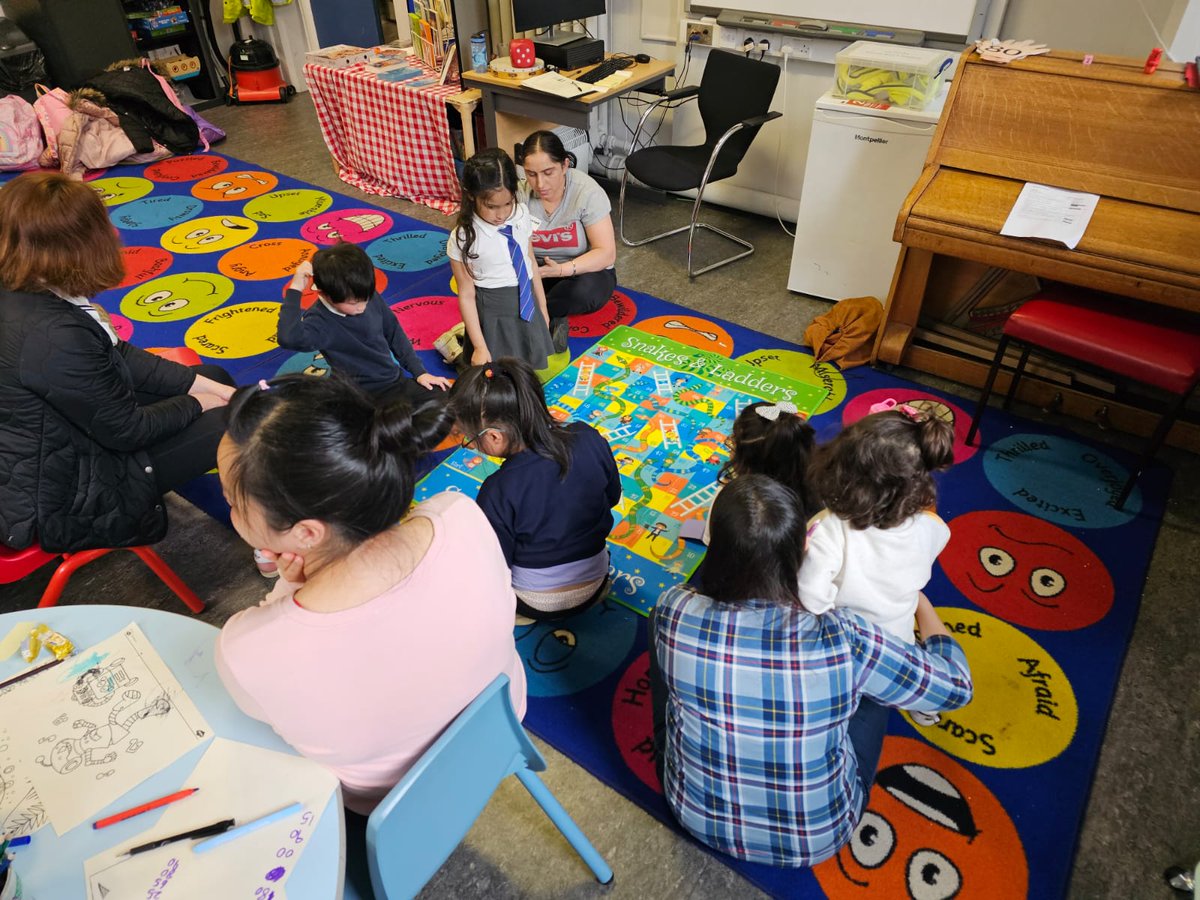 Another successful ESOL 'Stay Play Learn' at Garnetbank. Lots of interactive and fun number games played between parents and children. Thanks Ms Suleman and Ms Clinton! @EALGlasgow