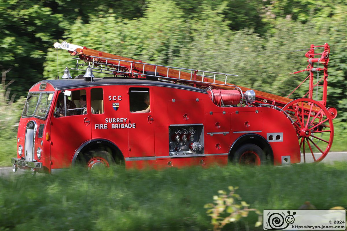 What a glorious day for the HCVS to have their 2024 London to Brighton run. Photos taken near Dorking on 12-May-2024. #HCVS #Vintage #bus #truck #fireengine MorePics: bryan-jones.com/2024-hcvs-lond…