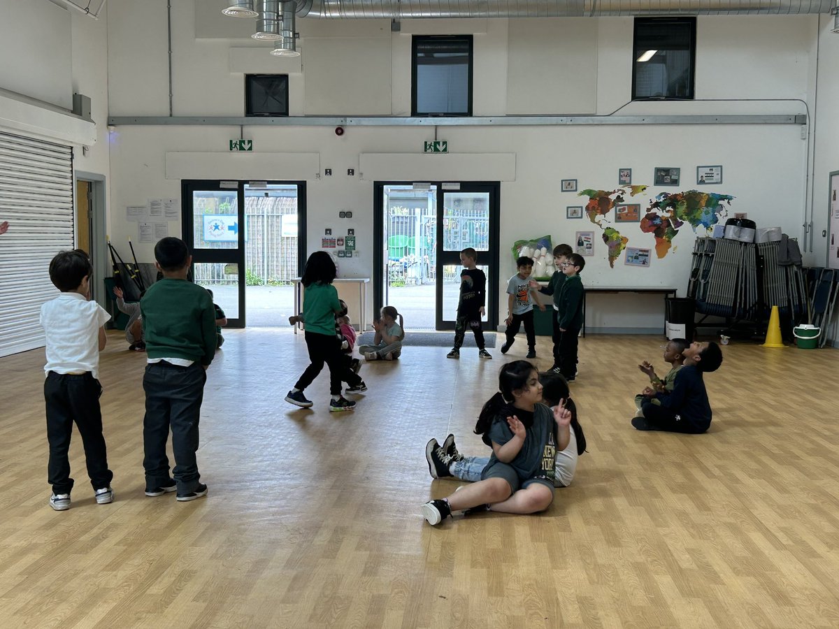 Diolch Sophie for another exciting @RubiconDance session the children were investigating plant life 🍀🌼🌳