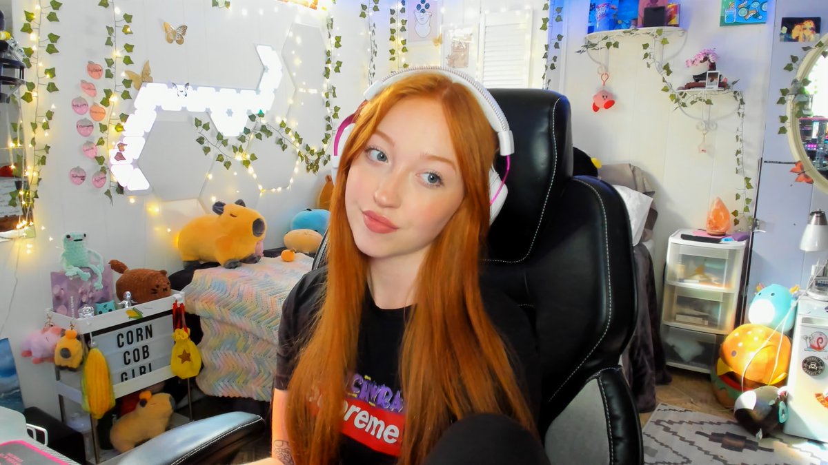 Live playing the new season of marbles! then some fornite!!! <3 Twitch.tv/corncobgirl