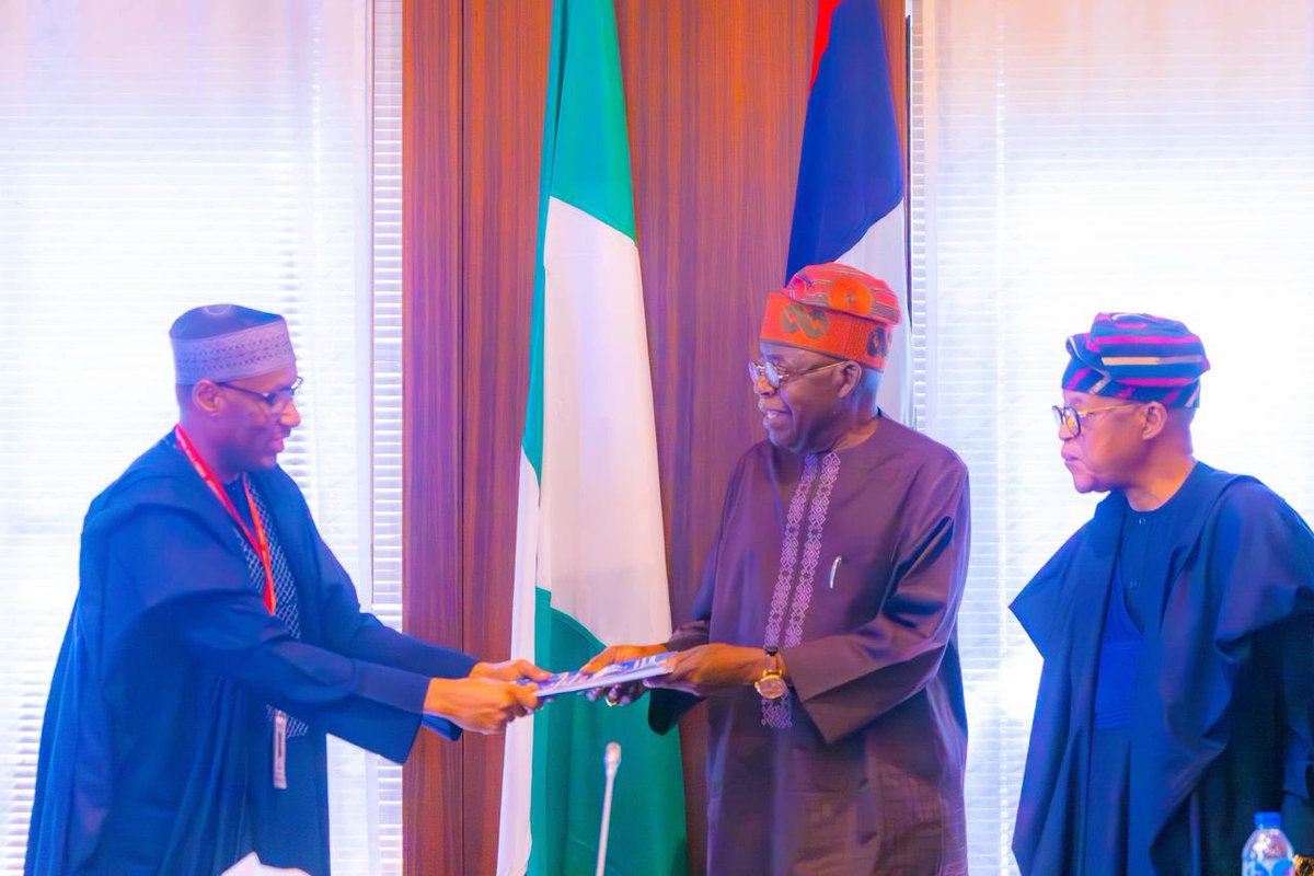 After an insightful stakeholders meeting, I had the honor of joining President Bola Ahmed Tinubu @officialABAT in receiving the High Powered Presidential Committee's report on Nigeria’s Extended Continental Shelf Project. We commend the expert team for their dedication in