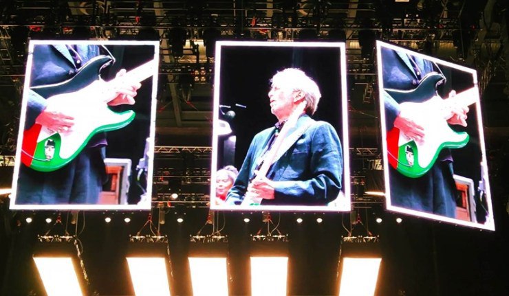 🇬🇧🇵🇸 El británico Eric Clapton ha organizado un concierto de música en solidaridad con el pueblo de Gaza, tocando una guitarra con los colores de la bandera palestina.