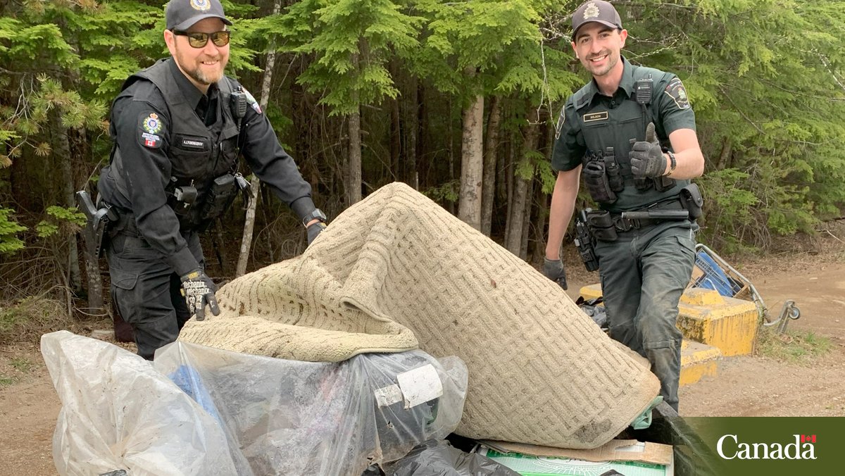 Talk about spring cleaning! 🧹🗑️ Recently, our #FisheryOfficers worked with @_BCCOS and the local community to clear away illegally dumped garbage in #TerraceBC.

Nearly 4 tonnes were removed to the landfill! Put waste in its place! ow.ly/9qzV50RGmop