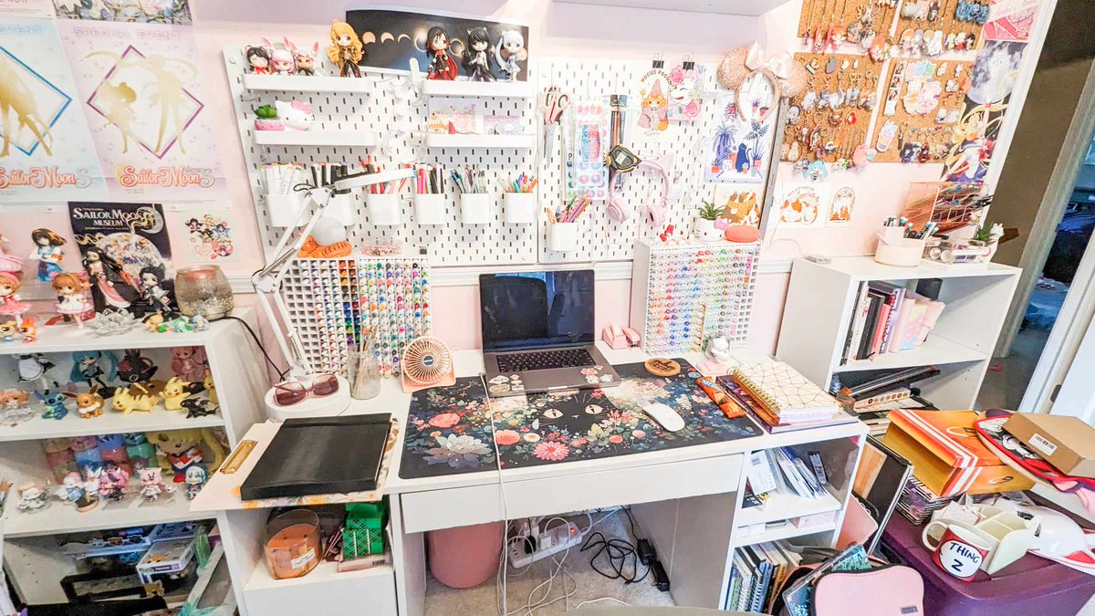 Jennifer_Greive's tweet photo. My office space! @Ohuhu_official #Ohuhu #OhuhuMarkers #OhuhuArt #GiveawayAlert https://t.co/S6YRVaAdC3