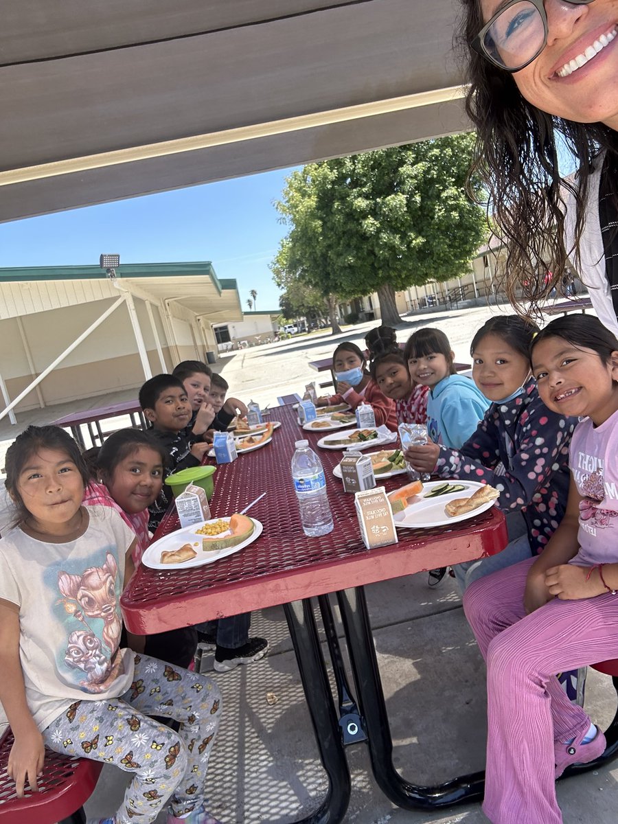 Happy 2nd grade Kodiaks during Lunch with the Principal. 💚🐻☺️ #AdminLife